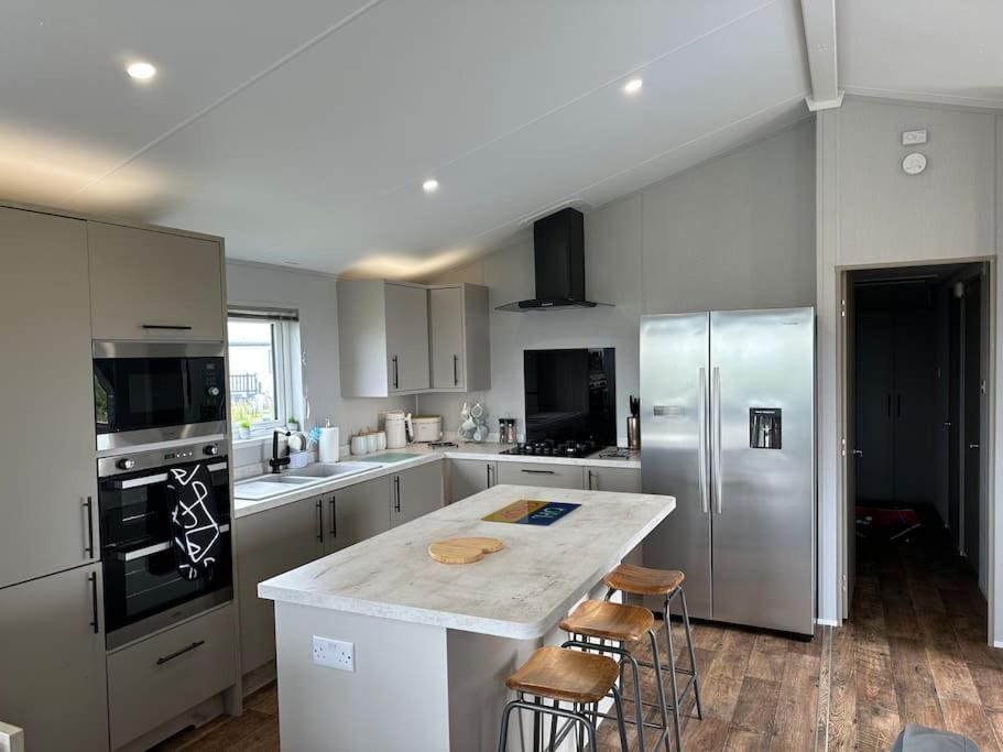 New Quay Modern Lodge With Amazing Views מראה חיצוני תמונה